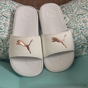 Women’s Puma logo slide, with rose gold logo